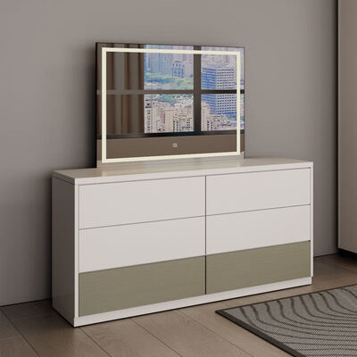 ห้องนอนครบถ้วนขนาดกษัตริย์ สร้างจากไม้คลาสสิค พร้อมห้องเก็บของ